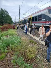 Trento, urto tra due treni: linea ferroviaria del Brennero bloccata. Tre  passeggeri feriti - la Repubblica
