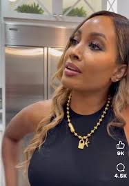 An earthquake can test a relationship according to Amy Schumer.