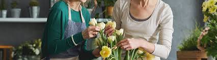 The costs below are from ftd.com and other sites and appear to be an average price from florists around the country: Flowers Floral Arrangements Flower Delivery