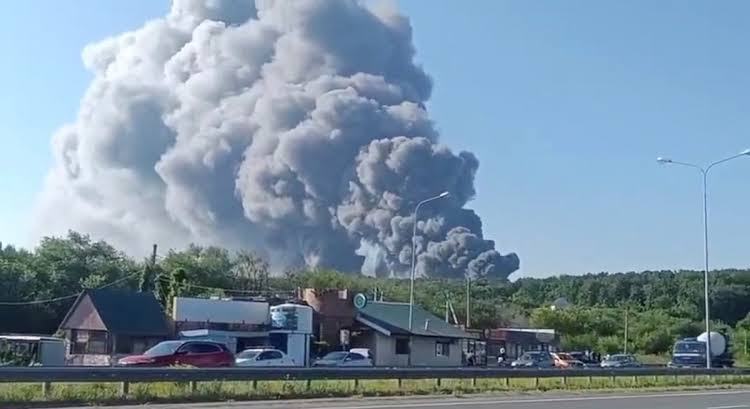 Hundreds of firefighters battle blaze at Wildberries warehouse in Russia's  Vladimir region | Reuters