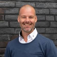 I am back. Hello Universum. Hello Talent. After 4 amazing years of  developing a start-up, seeing colleagues, clients and the company grow from  a small seed into a mature tree. I'm grateful