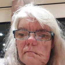 Lesley Clarke's Instagram, Twitter & Facebook