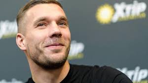 Lukas podolski steckt mit vissel kobe in japan seit zwei monaten in einer schweren krise. Lukas Podolski Seltenes Foto Mit Tochter Maya Fussballstar Zeigt Prinzessin