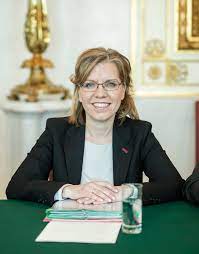 Leonore gewessler (born 15 september 1977) is an austrian green politician who has served as minister of climate action leonore gewessler. Datei 2020 Leonore Gewessler Ministerrat Am 8 1 2020 49351367291 Cropped Jpg Wikipedia