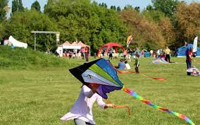 Hoy tenemos una serie de juegos para jugar en familia por zoom, o hasta con los colegas de trabajo que puedes intentar sin salir de casa, por video llamada zoom. Curso De Actividades Ludicas Para La Educacion Infantil Aprendum