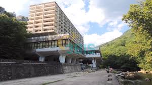 Continutul bogat de hidrogen sulfurat in concentratie de pana la 60 mg/l. Roman 3bis Ro