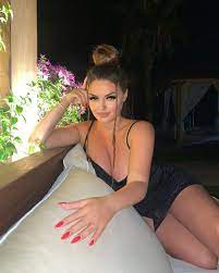 Ruensa haxhiaj (born 19 october 1995), known professionally as enca, is an albanian singer, songwriter and actress. Enca Haxhia Selebs Of World