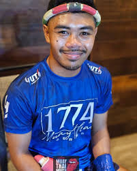 ALL SMILES OUT THE BACK OF @1774_muaythai_series