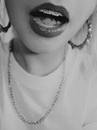 Piercings Inner Side Of Top Lip Vucut Piercing Piercing Fikirleri Dudak Piercingleri