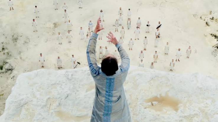 The Midsommar trailer shows a horror film bathed in light