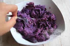 Camilan dari ubi ungu dan maizena bahan bahan : Resep Cake Kukus Ubi Jalar Ungu Dengan Glazing Coklat Putih Minal Aidin Wal Faizin Mohon Maaf Lahir Dan Batin Just Try Taste