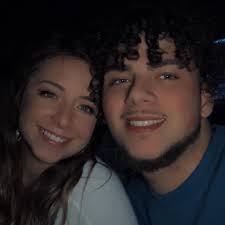 do i start michael carter, or sean tucker