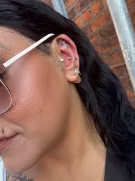 Hi, can someone please help me out? Our dinner's chicken and I am starving  to death. My piercer said I shouldn't eat any oily foods or anything that  could worsen the swelling.