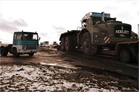 Liebherr t 282b camion benne le plus grand et plus puissant du monde son moteur diesel/électrique 20 cylindres de 90ℓ de cylindrée, pesant près de 10,5 tonnes, fait du t 282 b le plus grand tombereau à entraînement ac mais aussi le plus. Le Plus Gros Camion Du Monde Bloque En Seine Et Marne La Republique De Seine Et Marne