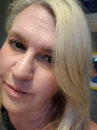 Many people ask if the straight tinsel can work in curly hair...heck yes it  can! #curlyhair #tinselbyapril #tinseled #curls