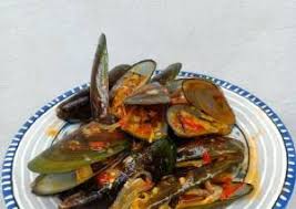 Jun 04, 2021 · cuci bersih kerang hijau kupas, didihkan air, rebus kerang dengan sedikit perasan air jeruk nipis dan garam selama ± 5menit tumis bawang merah, bawang putih, cabai hijau, cabai merah,cabai rawit,dan jahe yang sebelumnya sudah di iris2, 6 Aneka Resep Kreasi Masakan Kerang Hijau Resepkoki