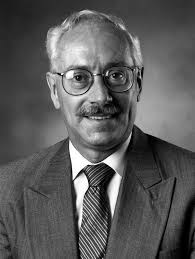 Avec Perron, les instituts prennent toute leur place alors que le Conseil  national de recherches du Canada multiplie les efforts pour enrichir le  savoir et faire prospérer l'économie