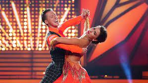 Record and instantly share video messages from your browser. Renata Valentin Lusin Enthullt Das Geht Wirklich Hinter Den Let S Dance Kulissen Ab Intouch