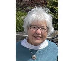 Caroline Dees's Instagram, Twitter & Facebook