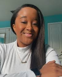 Michelle Potts's Instagram, Twitter & Facebook