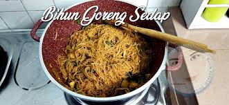 Tinggal seduh bihun dengan air panas lalu tiriskan dan sisihkan. Bihun Goreng Pedas Resepi