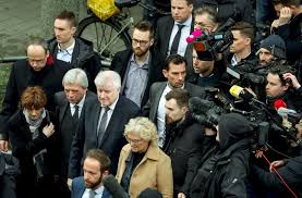 Ministerpräsident volker bouffier hat sich nach der gewalttat von #hanau erschüttert gezeigt. Was Tun Nach Hanau Politische Aufrustung Gegen Den Rechten Terror Politik Stuttgarter Zeitung