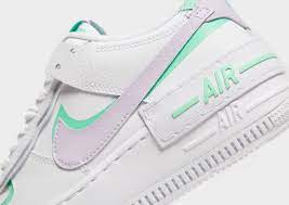 Contrairement à la plupart de ses prédécesseurs avec leurs couleurs farfelues, cette basket est dépouillée, tout en conservant son look reconnaissable. Nike Air Force 1 Shadow Damen Weiss Jd Sports Osterreich