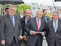 Born 28 september 1944) is the third and current president of the czech republic, in office since 8 march 2013. Staatsprasident Milos Zeman Und Bundesprasident Joachim Gauck Zu Gast Bei Skoda