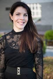 Valtiovarainministeri annika saarikko ilmoitti ylellä (13.7.) haluavansa suomeen reilusti lisää ulkomaisia työntekijöitä ja asennemuutoksen. Hs Ultra Bran Tommi Saarikivi Ja Kirjailija Riikka Pulkkinen Odottavat Yhteista Lasta