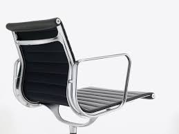 It's also 88% recyclable at the end of its useful life. Vitra Eames Aluminium Group