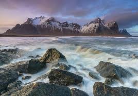 Setelah itu, para calon wisatawan tergerak untuk berkunjung dan berburu foto keindahan air terjun seperti yang mereka lihat di internet. Samudera Di Dekat Lukisan Gunung Islandia Islandia Pemandangan Laut Wallpaper Hd Wallpaperbetter
