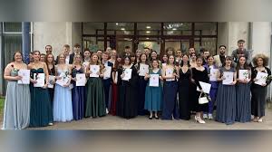 Alle Fotos und Namen: Das sind Duisburgs Abiturienten 2024