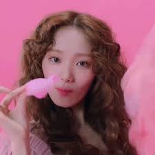 Actress lee sung kyung showed off her dazzling beauty in the spring photoshoot for 'high cut' magazine's issue for the first half of april. Lee Sung Kyung For Laneige New Tone Lip Balm Cott Tumbex