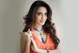 Helen jairag richardson, popularly known as only helen, was famous for her cabarets in scores of films, but this sensuous danseuse exuded an aura of class that put her in a league of her own. Helen Khan Salman Khan S Step Mother Biography Wiki