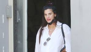 Η μικρότερη αδερφή της χριστίνας , ελίνα μπόμπα, ανέβασε στα insta stories τη φωτό του σάκη αγκαλιά με τα δίδυμα, γράφοντας το δικό της σχόλιο για την πιο όμορφη στιγμή του ζεύγους. 4gxuxifvyeh6pm