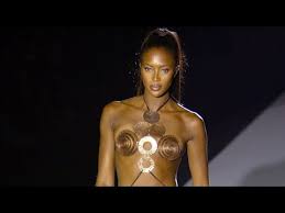 As she quickly took the international industry by storm on the catwalks of the early '90s, the young banks was immediately compared to and pitted against naomi campbell, one of the most iconic. Naomi Campbell Early 2000 S Fiercest Runway Walks Youtube