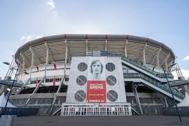 Transferium amsterdam arena, ookwel de johan cruijff arena, is gelegen aan rijksweg a2 in duivendrecht amsterdam zuidoost. Fotobehang Ajax Teamfoto Of Johan Cruijff Arena Voetbalstadion