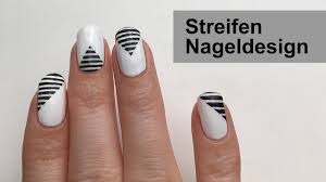 Schauen sie sich die interessanten vorschläge an. Schwarz Weisse Streifen Nageldesign Mit Nagellack Selbst Machen Seni Nageldesign Youtube