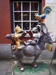 This statue is a tower of four animals, who are the bremen town musicians. 100 Bremen Town Musicians Figures Ideas In 2021 Bremen Grimm Tales Brothers Grimm
