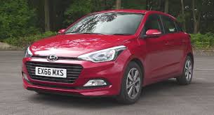 2018 Hyundai I20 Reviewed Likened To Oneplus Smartphones Carscoops Hyundai Oneplus Smartphone