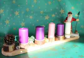 Den kleinen kinderreim, der den adventskranz beschreibt, gibt es schon seit generationen. Warum Der Irische Adventskranz 5 Kerzen Hat Und Wie Ihr Einen Bekommen Konnt Irlandfreunde Leverkusen E V