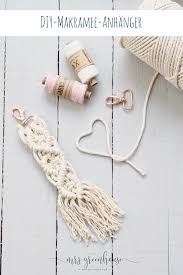 Diy Fur Einen Selbstgemachten Makramee Anhanger Schlusselanhanger Selber Machen Makramee Selber Machen Weckglas Diy