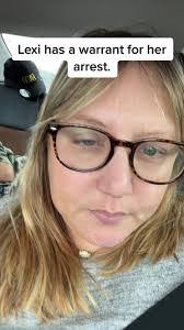 Nicole Fairfield's Instagram, Twitter & Facebook