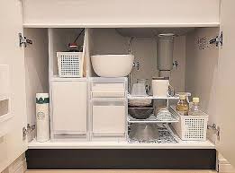狭いキッチン収納 使い勝手も見た目も良くしたいと思い 物量に合わせて工夫しています 使う頻度の高い食器は見える位置にすぐ手が届くように 食品や飲料など パッケージの存在が強いものはなるべく隠したいので引き出しに ベースを白で統一することで清潔感がで