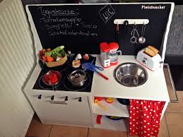 Eine spielküche für kinder muss nicht unbedingt gekauft werden. Diy Spielkuche Aus Holz Pimisbuecher