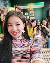 9 Potret Manis Lee Si Young yang Bikin Pangling