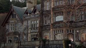 I Have A Mansion In The Post Apocalyptic World Wiki Queen Mansion Arrow The Flash Wiki Mansions Oliver House Thea Queen