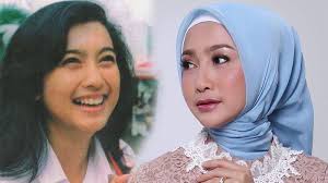 Psi or better known as desy ratnasari (born in sukabumi, west java, indonesia on december 12, 1973) is an indonesian actress, singer and politician of sundanese descent. Desy Ratnasari Tribunnewswiki Com Mobile