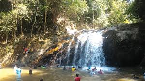 Air terjun kemensah atau lebih dikenali sebagai air terjun batu asah terletak di kampung kemensah, hulu kelang, selangor. Destinasi Berkelah Air Terjun