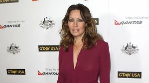 Linda kozlowski, the crocodile hunter's wife, appears to have undergone plastic surgery. Paul Hogan S Wife Linda Kozlowski Seems To Be Getting Younger Daily Telegraph